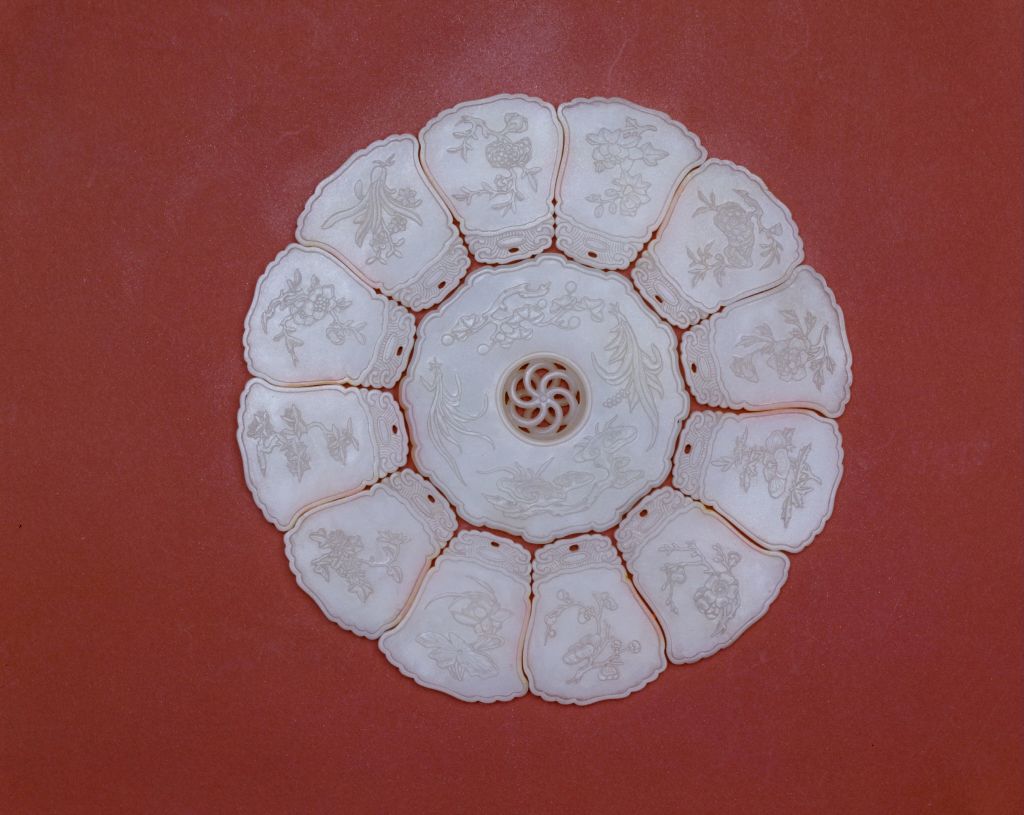 图片[1]-White jade twelve month group pendant-China Archive